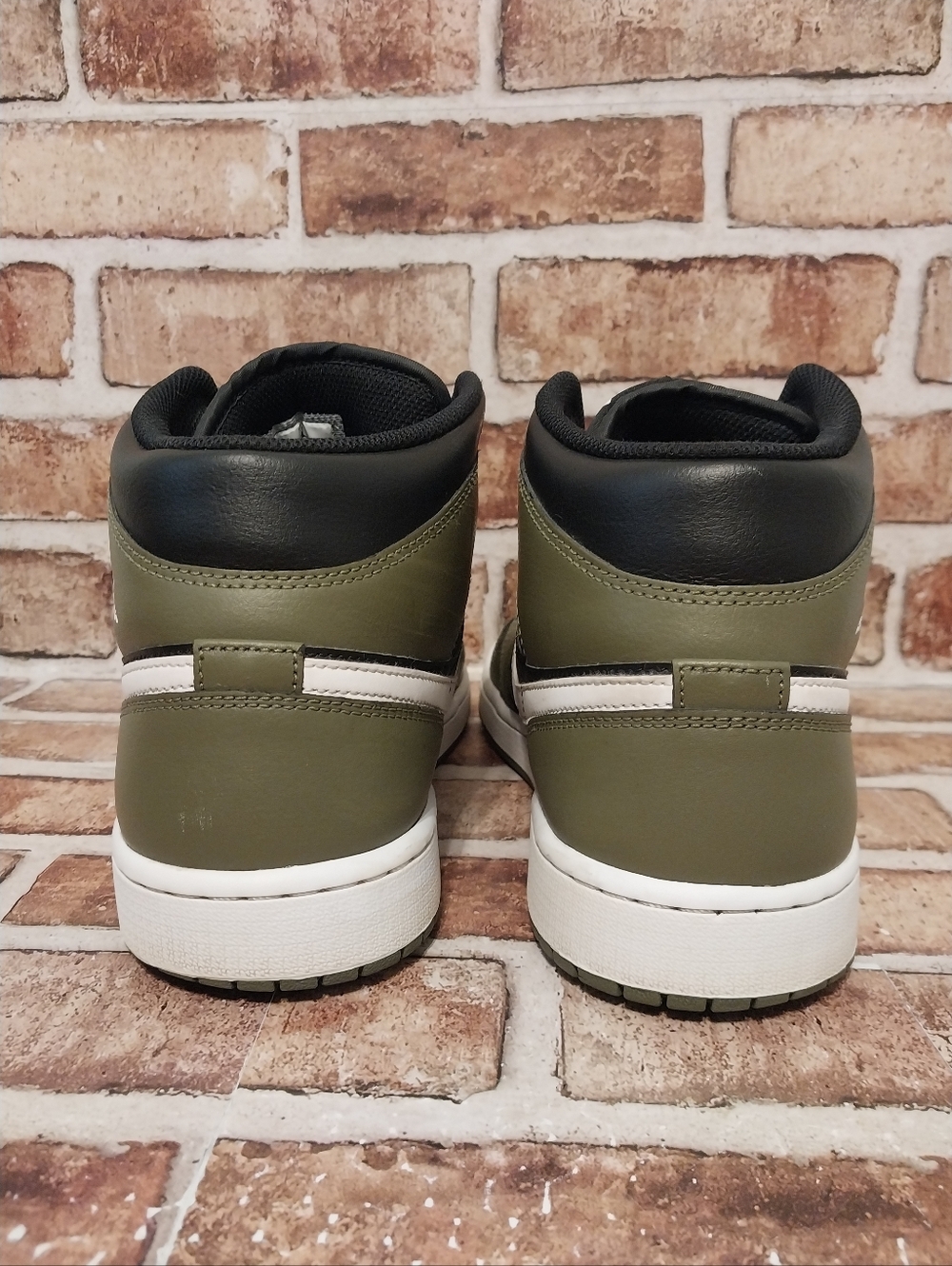 Pre-owned 2024 Jordan 1 Mid - Picture 5 of 11